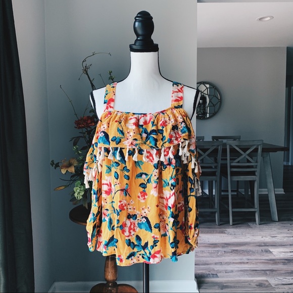 Star Scene Tops - Star Scene size medium cold/off shoulder EUC